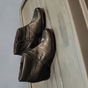 Clark's Ankle Boots Size 7, Black